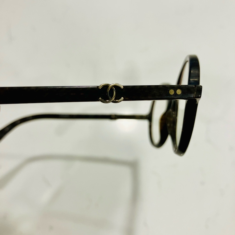 CHANEL Vintage Gray Quilted Eyeglass Frames box and case!!! - Picture 4 of 7